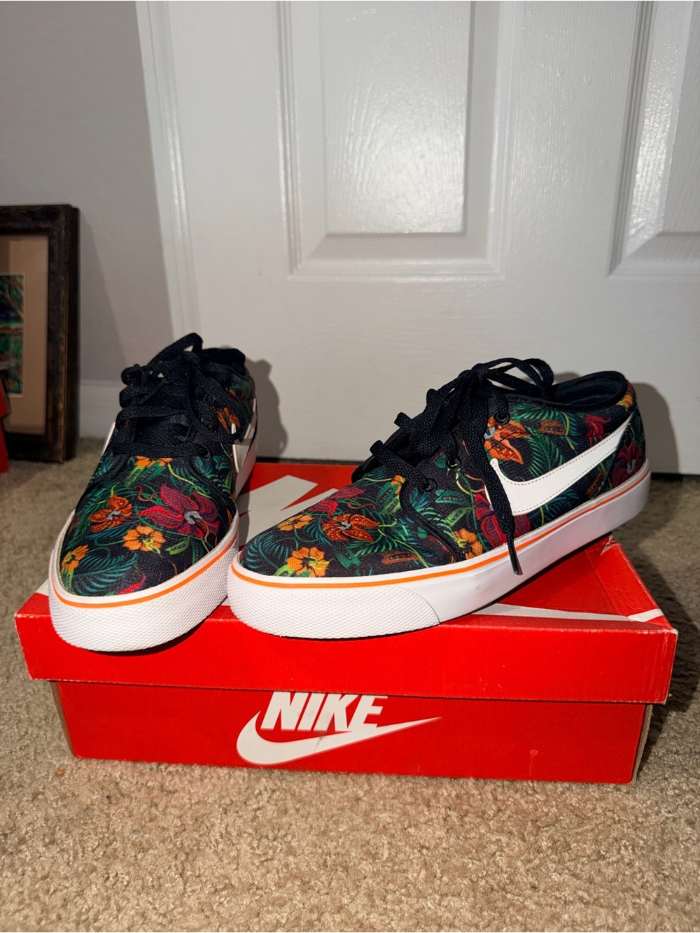 Nike Toki Low TXT Print Floral Tropical Men’s 8.5 Black Orange